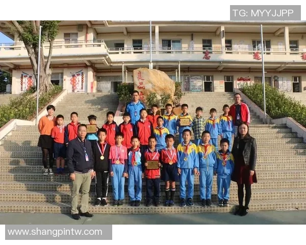 范姓足球名将驰骋绿茵纵横赛场书写荣耀传奇