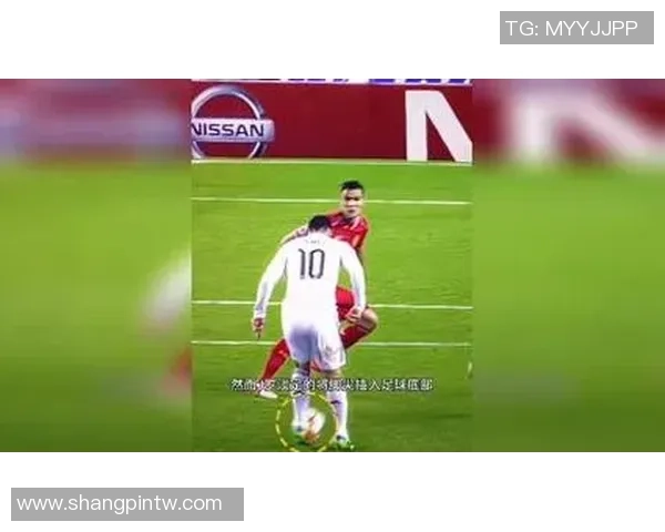 足球场上的激情碰撞与团队默契展现,球员们奋力拼搏的瞬间无需明星光环 足球场上的激情碰撞与团队默契展现,球员们奋力拼搏的瞬间无需明星光环