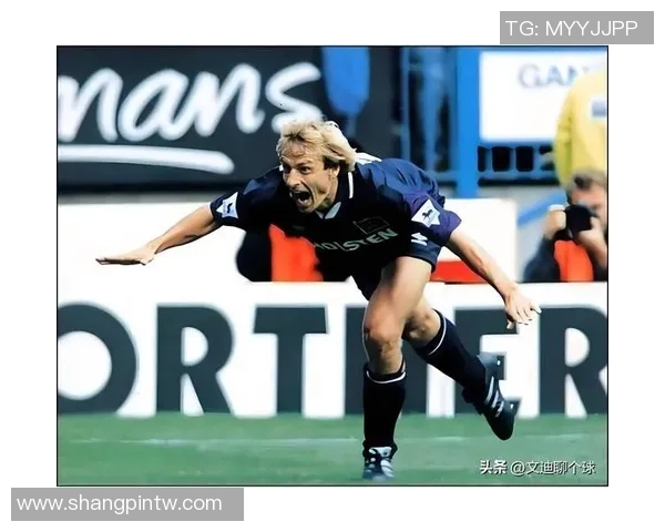 退役球星足球塞回顾：荣耀时刻与传奇人生的交织